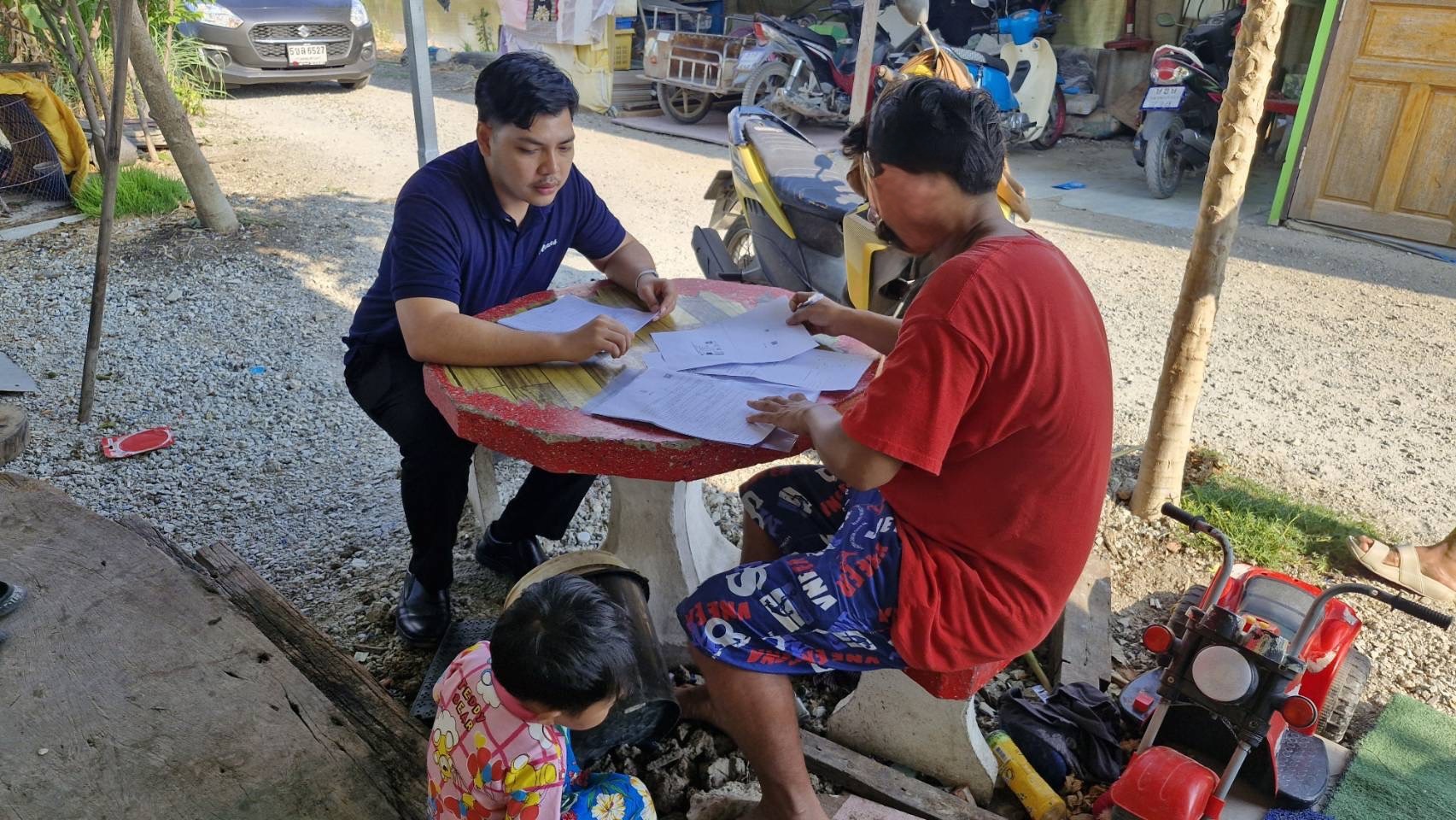  พช. บางเสาธง ลงพื้นที่ตรวจเยี่ยมเด็กที่ได้รับทุนจากกองทุนพัฒนาเด็กชนบท ในพระราชูปถัมภ์