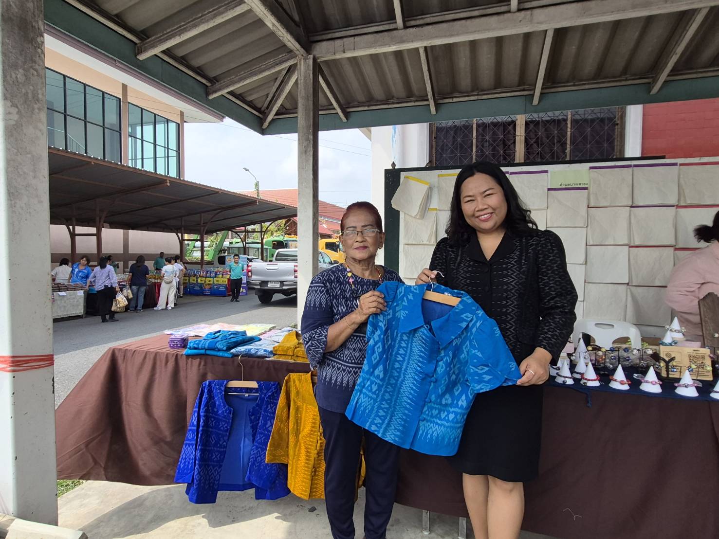 🎖️พช.บางเสาธงติดตามและให้กำลังใจผู้ประกอบการในโครงการ “ไทยช่วยไทย ลดภาระ ลดค่าครองชีพ”